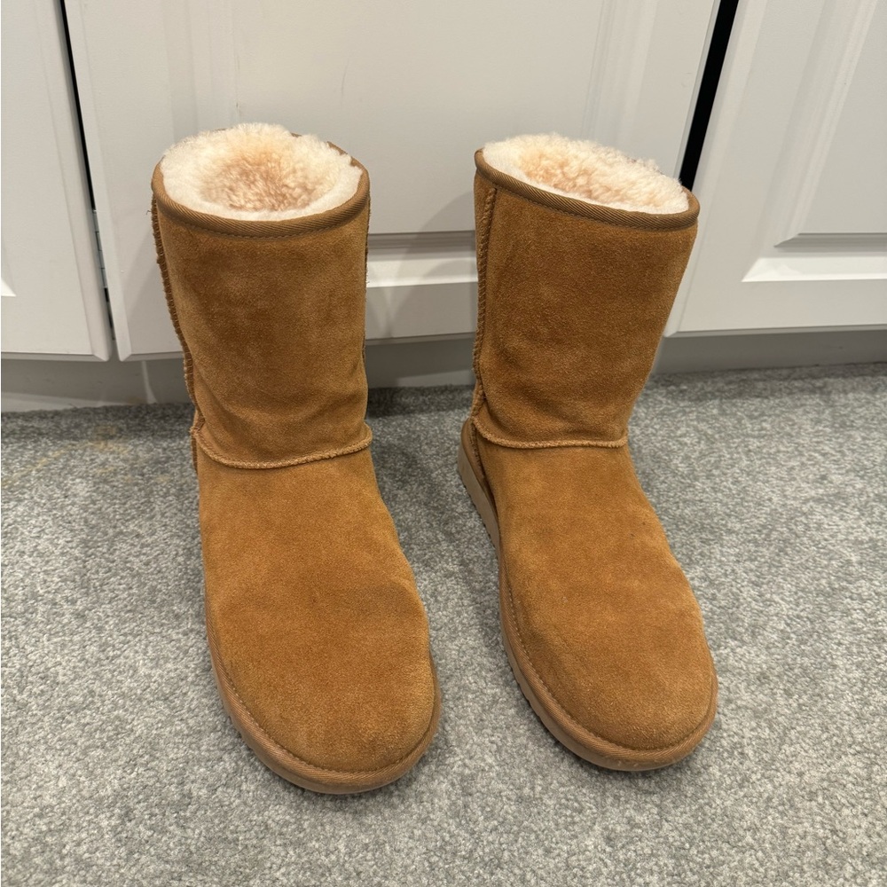 Koolaburra by UGG. Size 11. Chestnut color.